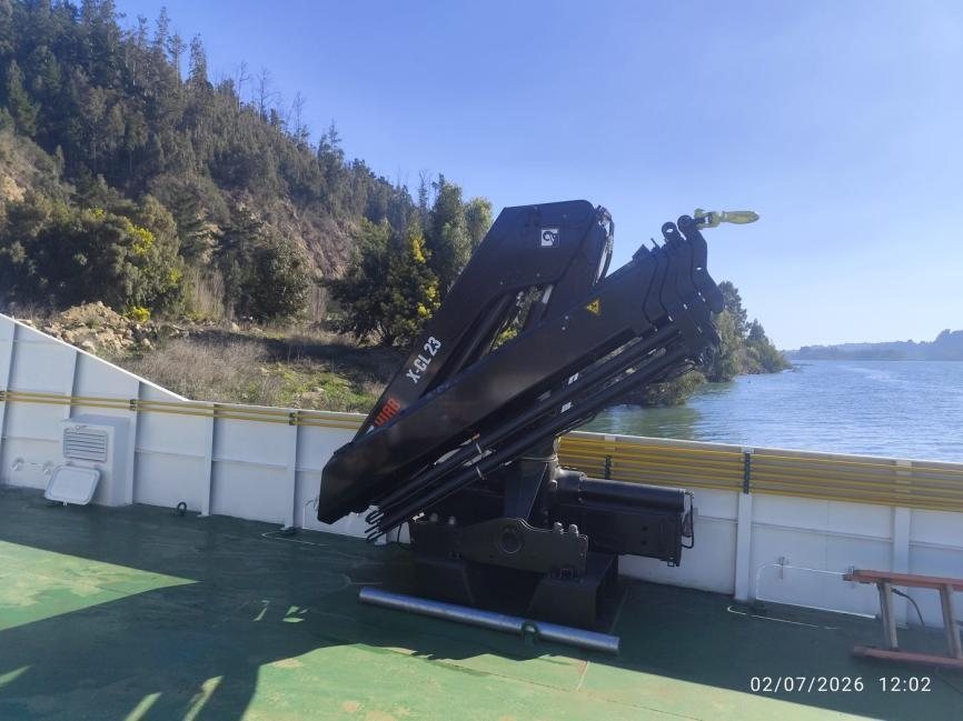Grúa HIAB X-CL 23 desplegada